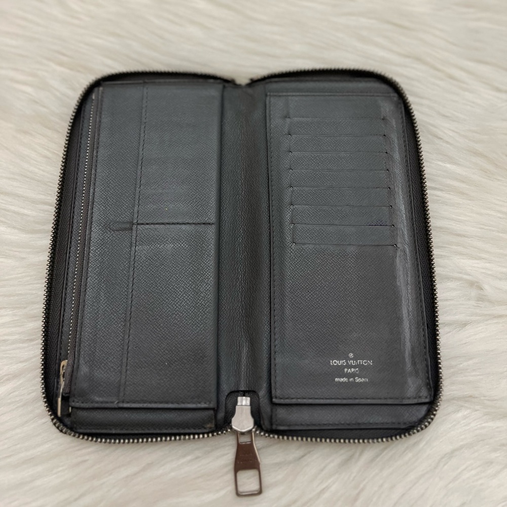 LOUIS VUITTON - BLACK TAIGA LEATHER LONG ZIP WALLET - Picture 6 of 10